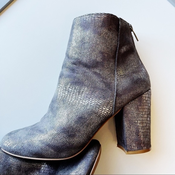 Very G Silver Metallic Boa Print Block Heel Booties Size US 9.5 - Picture 6 of 14